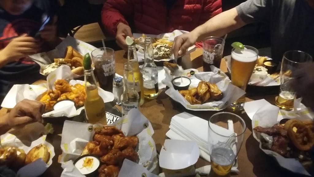 Buffalo Wild Wings | meal takeaway | 2180 Anderson Rd #110, Petoskey, MI 49770, USA | 2314399153 OR +1 231-439-9153