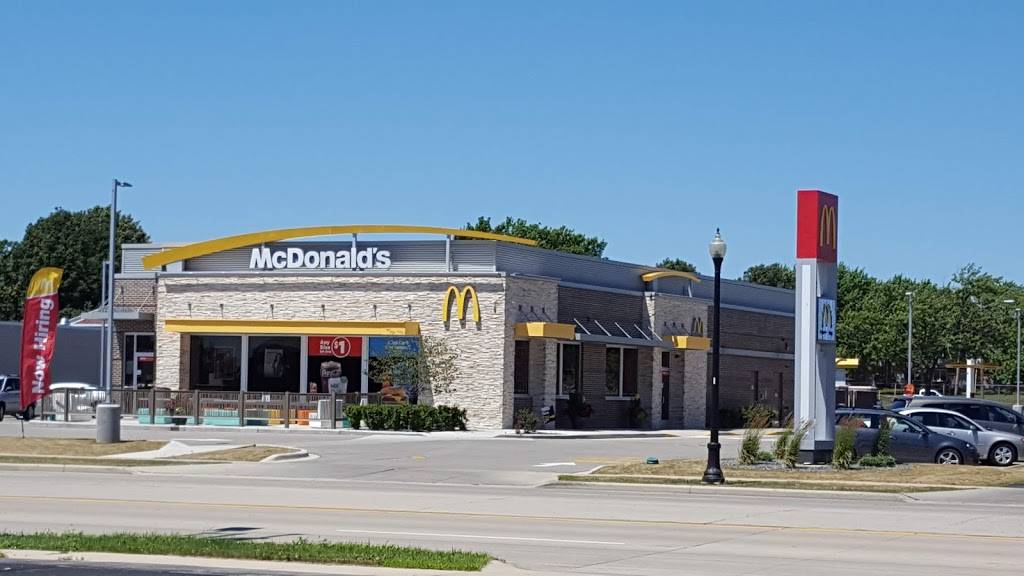 McDonalds | cafe | 2340 S Oneida St, Green Bay, WI 54304, USA | 9204972001 OR +1 920-497-2001