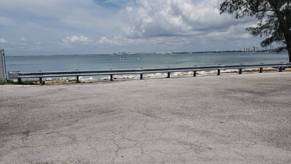 Miami Seaquarium Pink’s Hot Dog | restaurant | 4400 Rickenbacker Causeway, Key Biscayne, FL 33149, USA | 3053615705 OR +1 305-361-5705