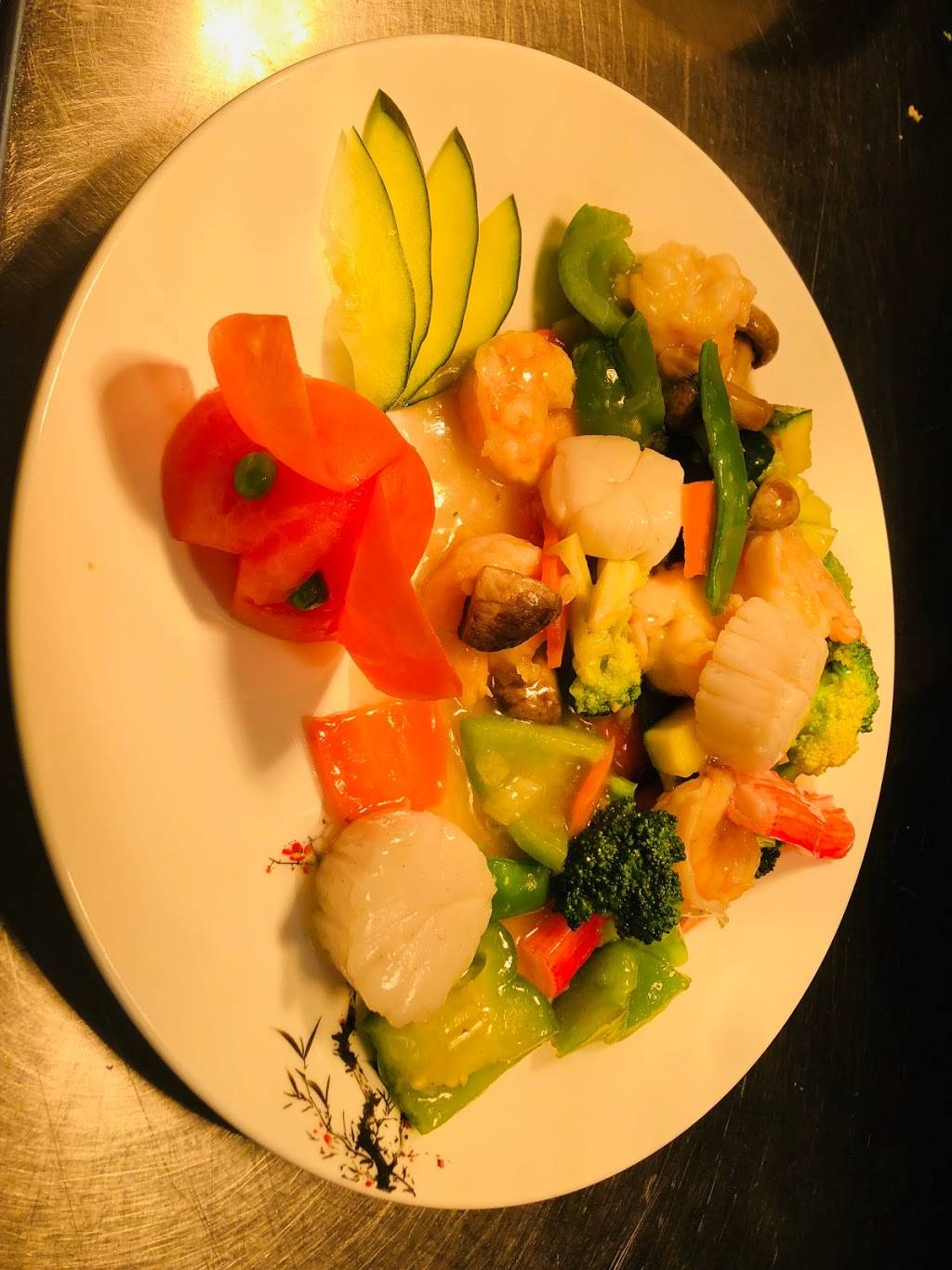 Fuki Steakhouse & Sushi | restaurant | 2010 W 9th Ave, Oshkosh, WI 54904, USA | 9203854478 OR +1 920-385-4478