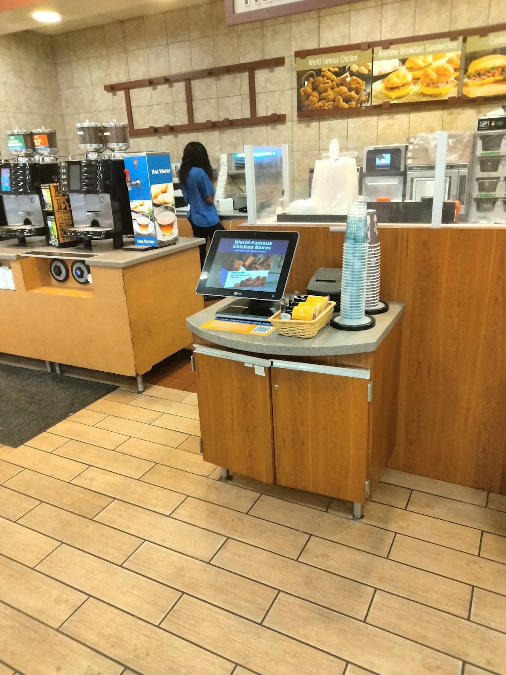 Royal Farms | meal takeaway | 2703 Ocean Gateway, Cambridge, MD 21613, USA | 4439725440 OR +1 443-972-5440