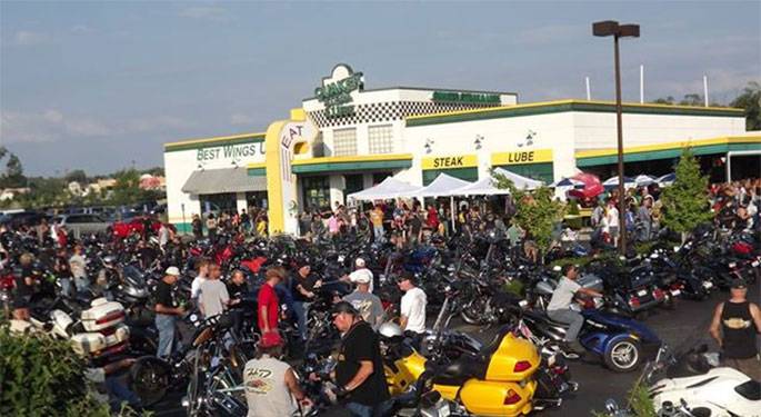 Quaker Steak & Lube | restaurant | 3737 Stone Creek Blvd, Cincinnati, OH 45251, USA | 5139239464 OR +1 513-923-9464