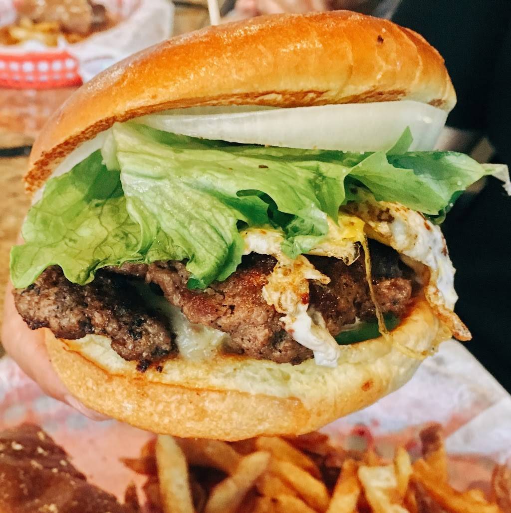 Village Burger | restaurant | 101 W Courthouse Square, Cumming, GA 30040, USA | 4702394502 OR +1 470-239-4502