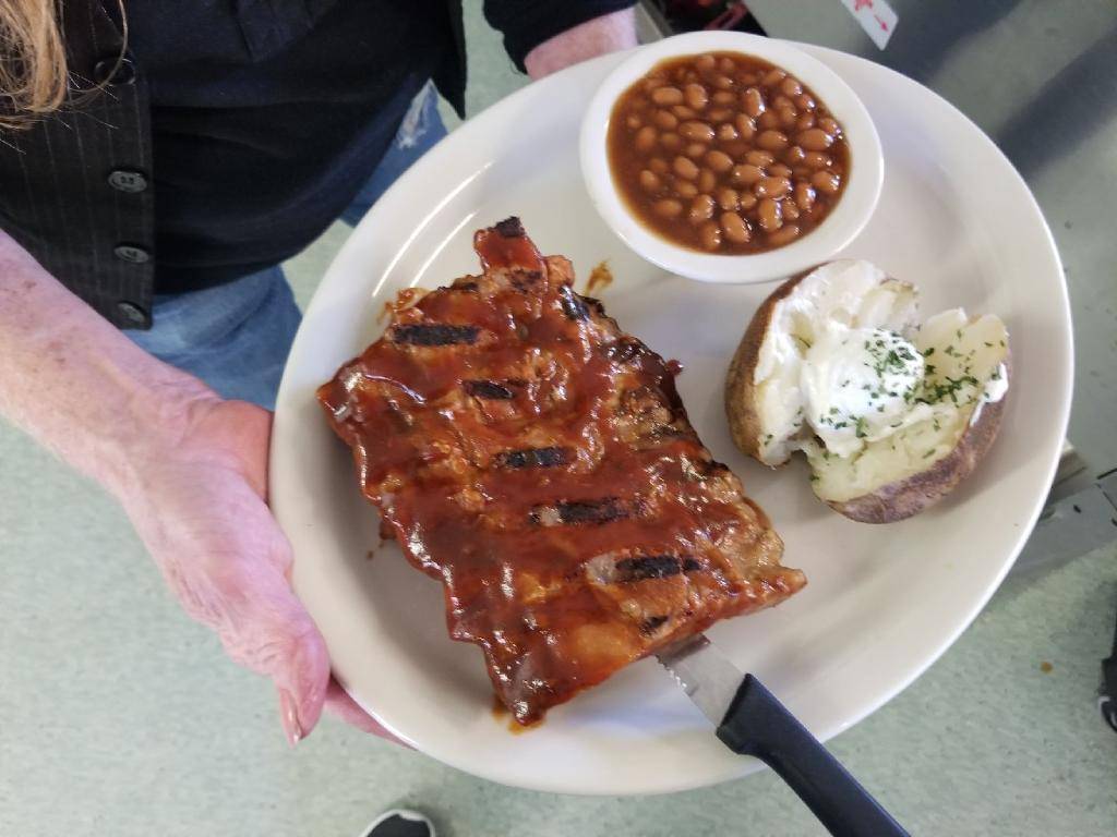 The Log Cabin | restaurant | 64 E Sierra Ave, Portola, CA 96122, USA | 5308329616 OR +1 530-832-9616