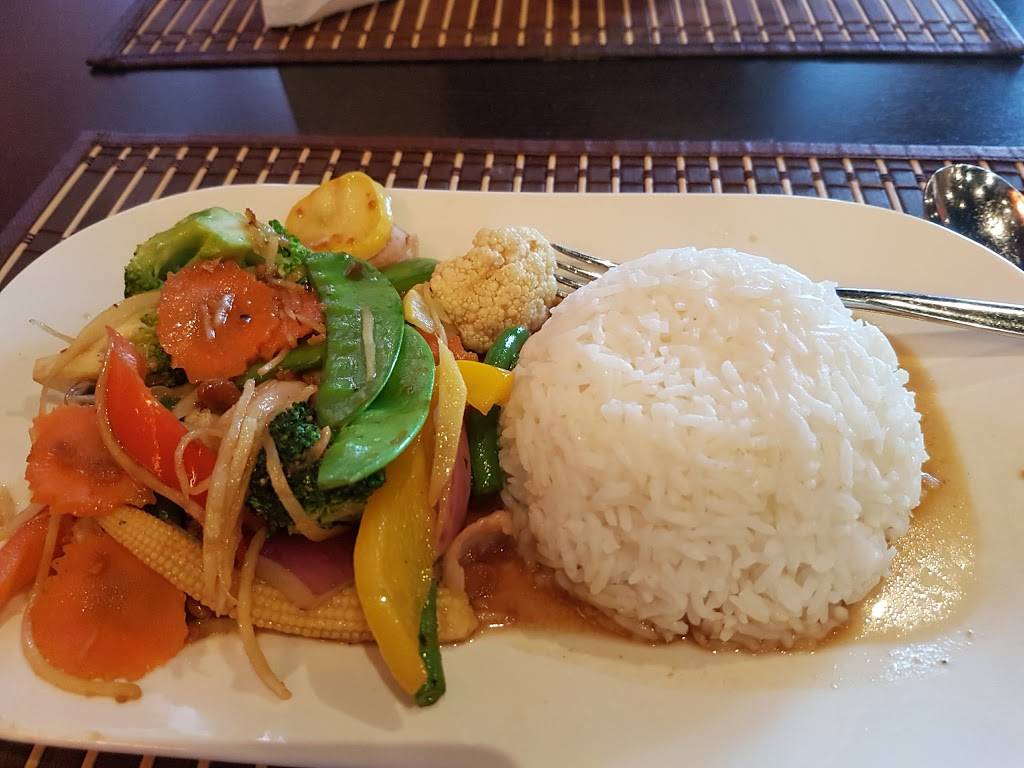 Baan Thai Restaurant | restaurant | 261 Centrepointe Dr, Nepean, ON K2G 6E8, Canada | 6132267604 OR +1 613-226-7604