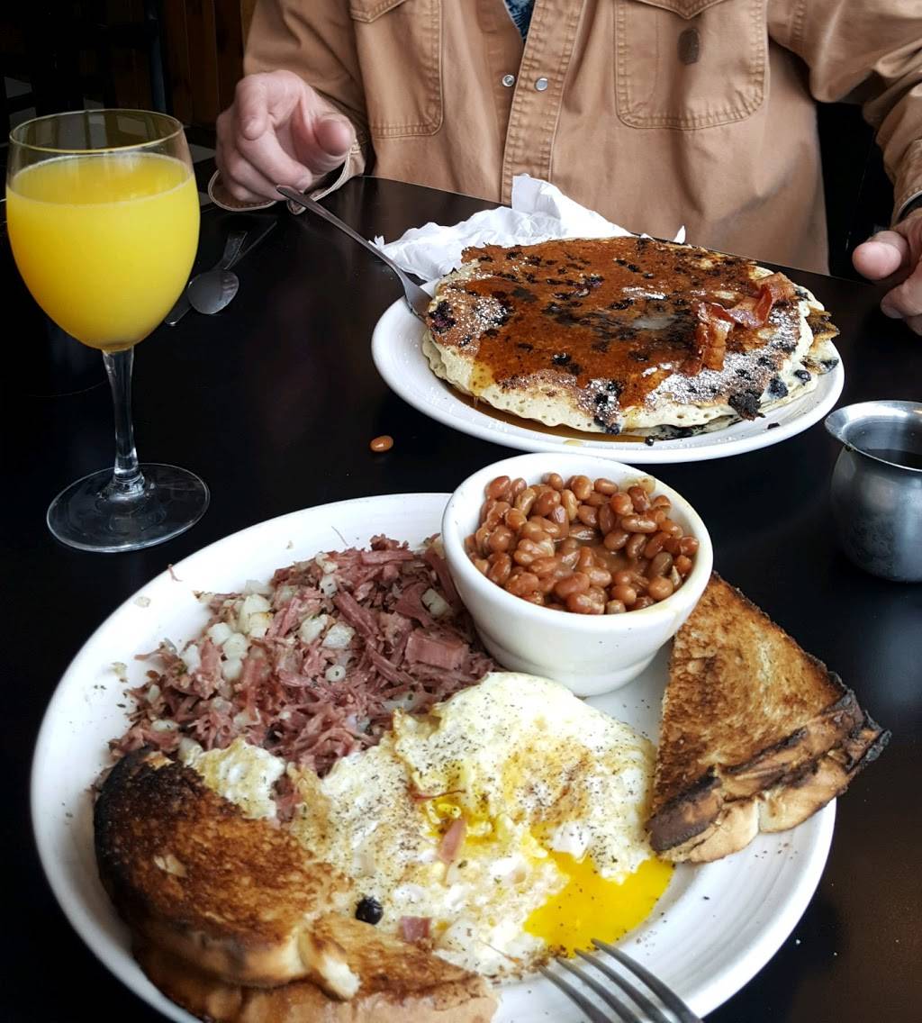 Squaretoes Restaurant | restaurant | 30 York St, Kennebunk, ME 04043, USA | 2079856636 OR +1 207-985-6636