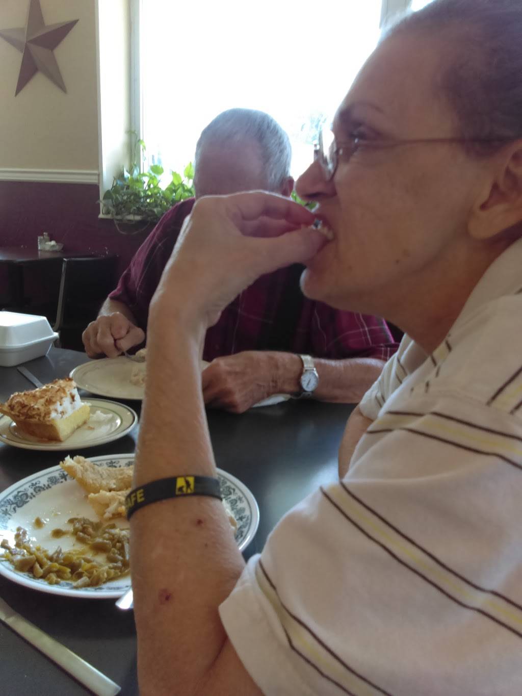 Connies Country Kitchen | restaurant | 300 E Main St, Paoli, IN 47454, USA | 8127231122 OR +1 812-723-1122