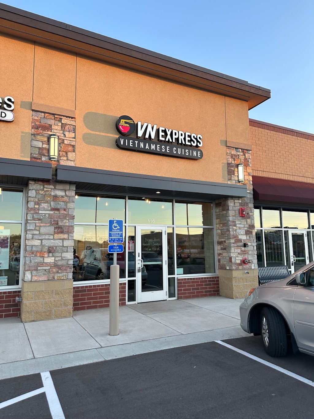 VN Express Food | restaurant | 9931 Hudson Blvd N suite 116, Lake Elmo, MN 55042, USA | 6513488334 OR +1 651-348-8334