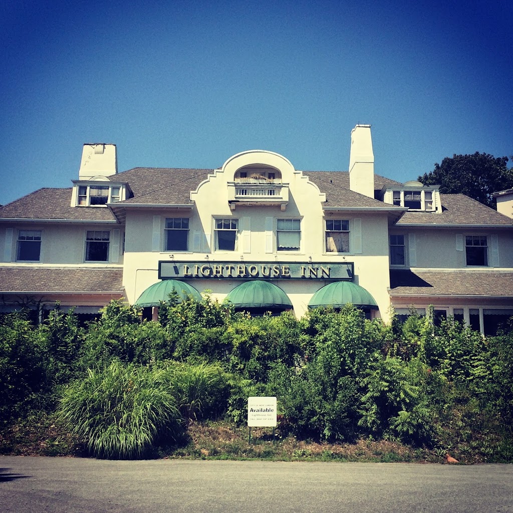 Lighthouse Inn | restaurant | 6 W Guthrie Pl, New London, CT 06320, USA | 8607097883 OR +1 860-709-7883