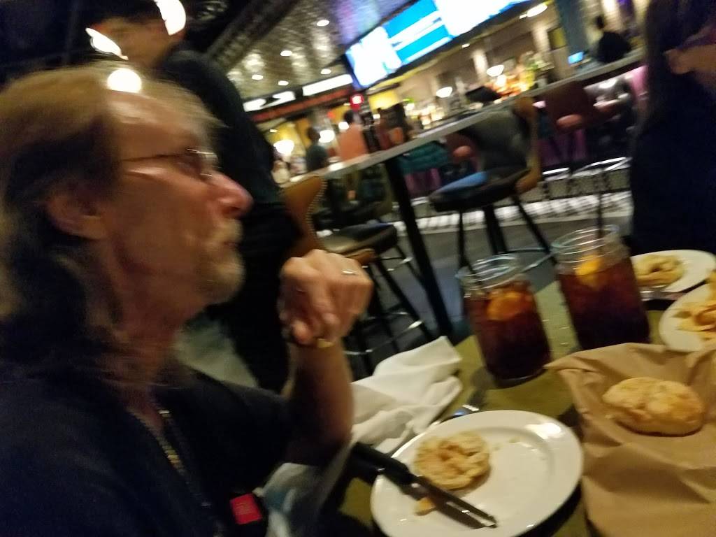 Surf City Squeeze | restaurant | 2800 N Main St Unit 576, Santa Ana, CA 92705, USA | 9498369190 OR +1 949-836-9190