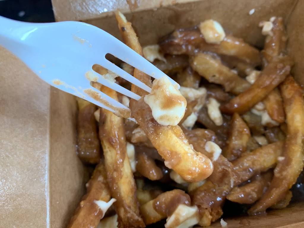 Mean Poutine Ajax | restaurant | 5 Rossland Rd E, Ajax, ON L1T 4V2, Canada | 9054277366 OR +1 905-427-7366