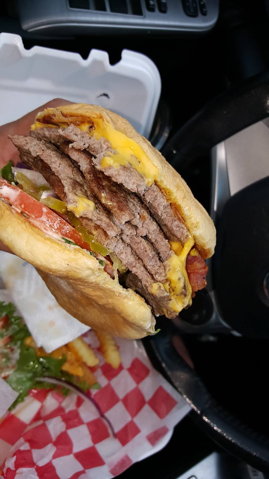 Billy Bobs Hamburgers | restaurant | 1905 19th St, Hondo, TX 78861, USA | 8304265345 OR +1 830-426-5345