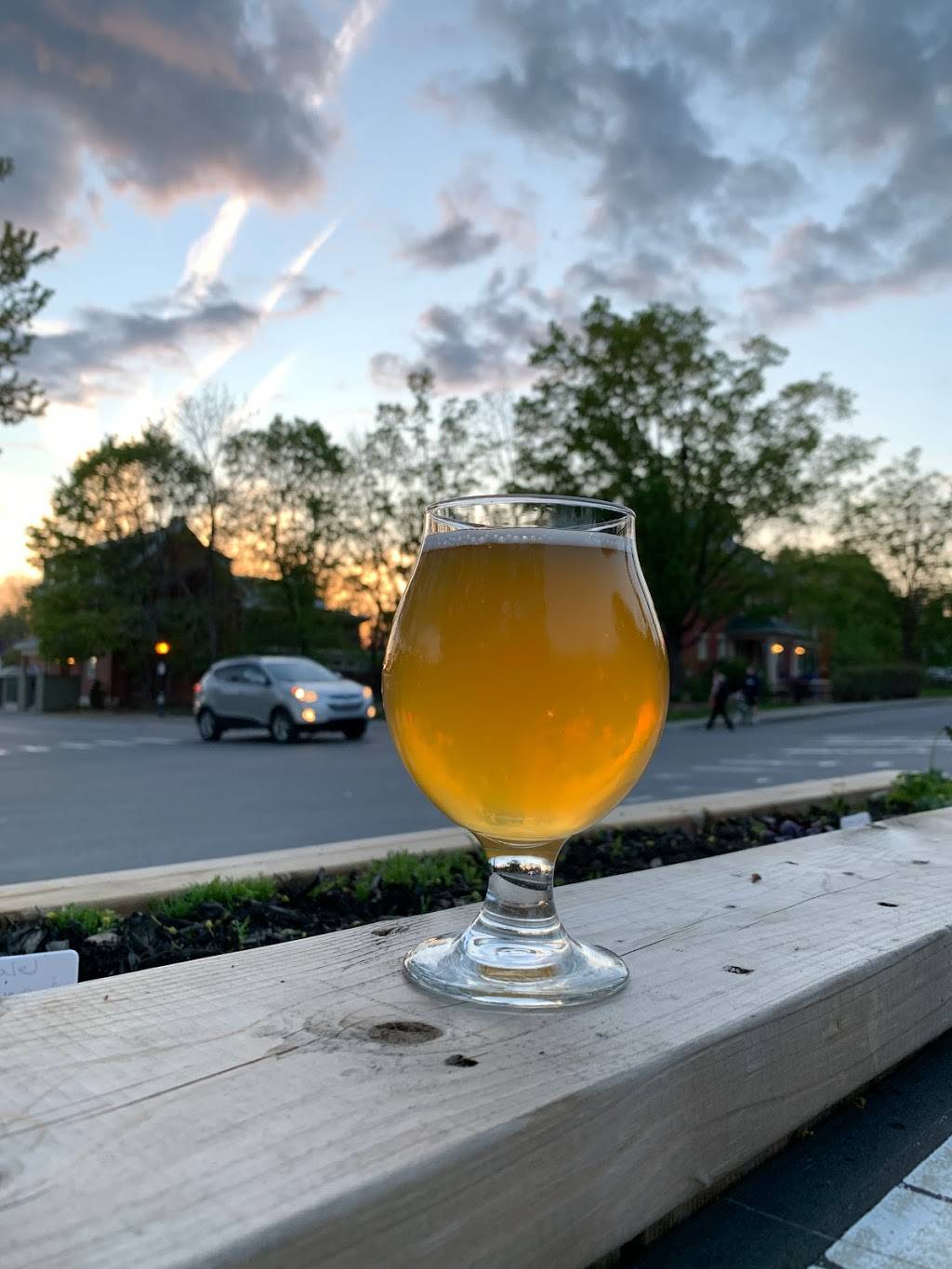 Bistro LAutre Oeil | restaurant | 152 Rue Principale, Gatineau, QC J9H 3M8, Canada | 8196821221 OR +1 819-682-1221