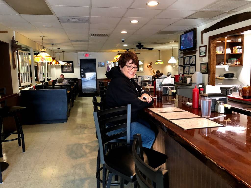 Virlies Grill | restaurant | 58 Hillsboro St, Pittsboro, NC 27312, USA | 9195420376 OR +1 919-542-0376