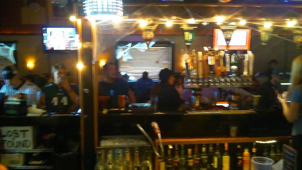 Gus Bar & Grill | restaurant | 2701 W Broad St, Richmond, VA 23220, USA | 8046129275 OR +1 804-612-9275