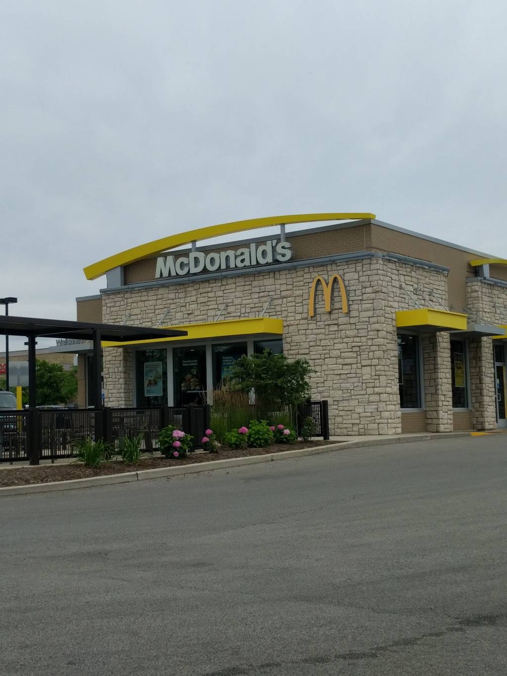 McDonalds | cafe | 2451 US-12, Spring Grove, IL 60081, USA | 8156750004 OR +1 815-675-0004