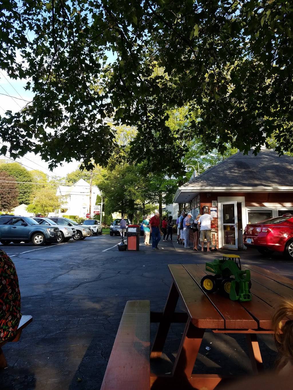 Deary Brothers Mikes Stand | restaurant | 12 Intervale St, Putnam, CT 06260, USA | 8609281191 OR +1 860-928-1191