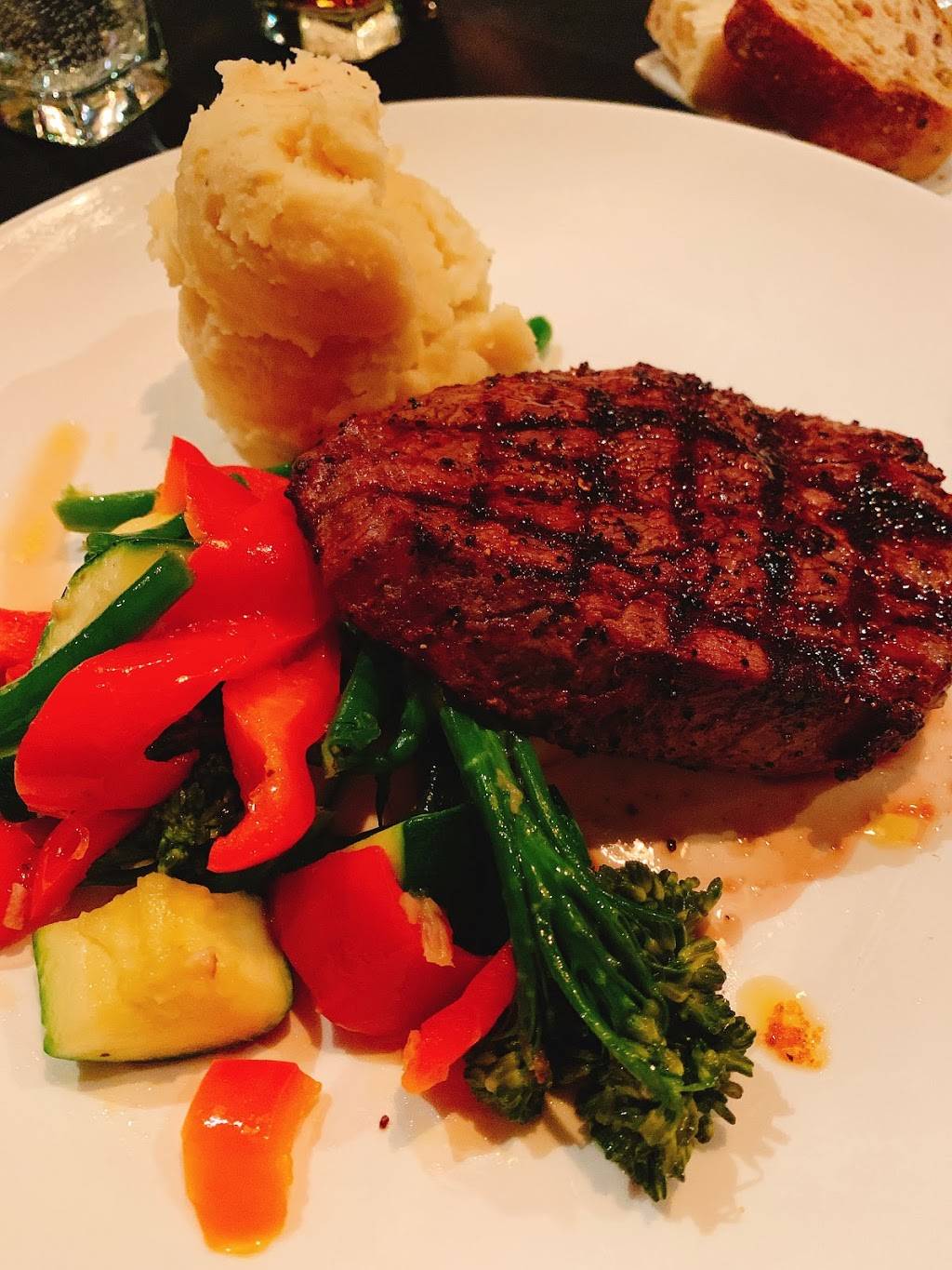 Fugazzis | restaurant | 601 W 7th St, Hanford, CA 93230, USA | 5595874568 OR +1 559-587-4568