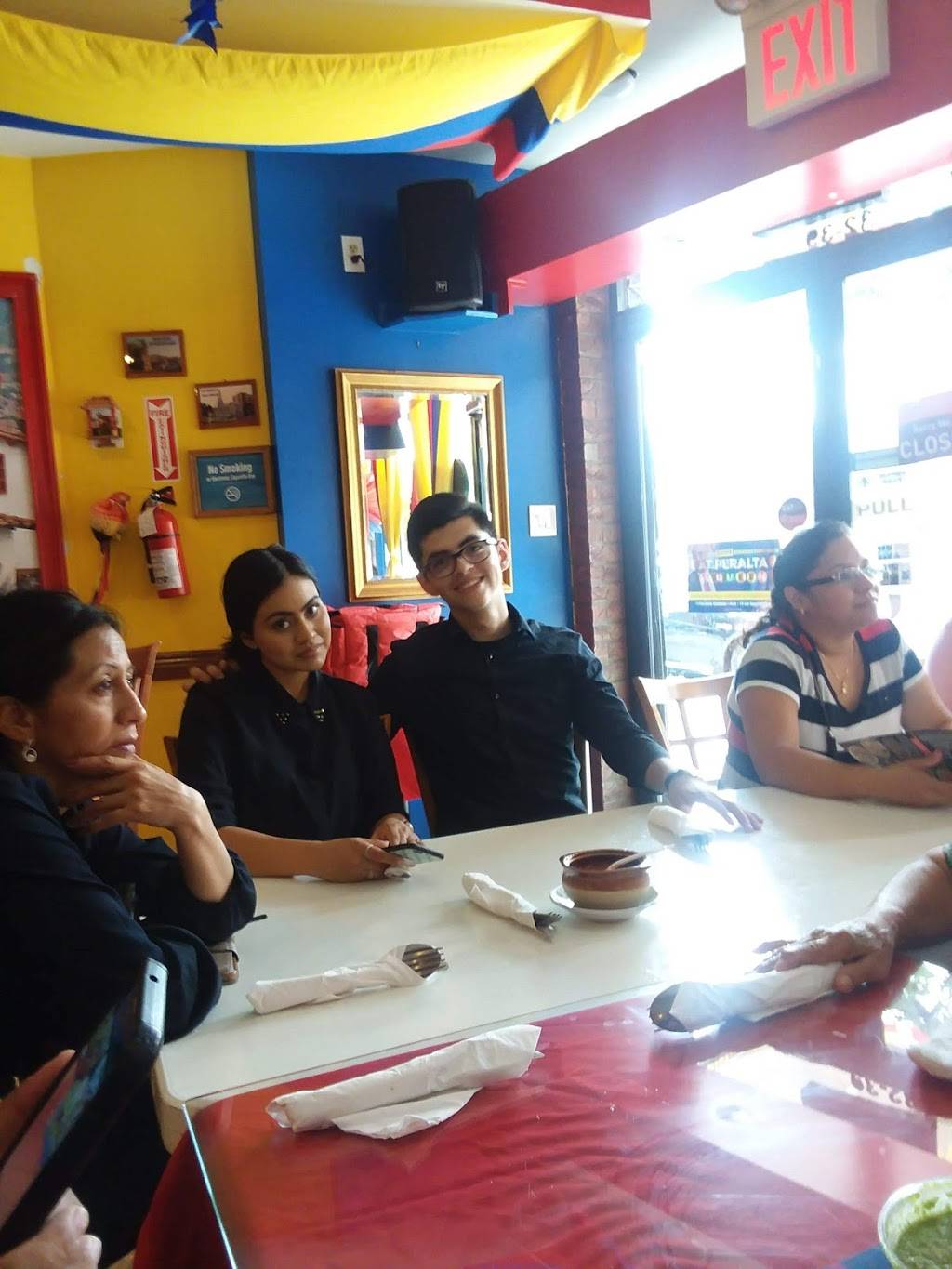 Pimpollo | restaurant | 32-39 Junction Blvd, East Elmhurst, NY 11369, USA | 7182055508 OR +1 718-205-5508