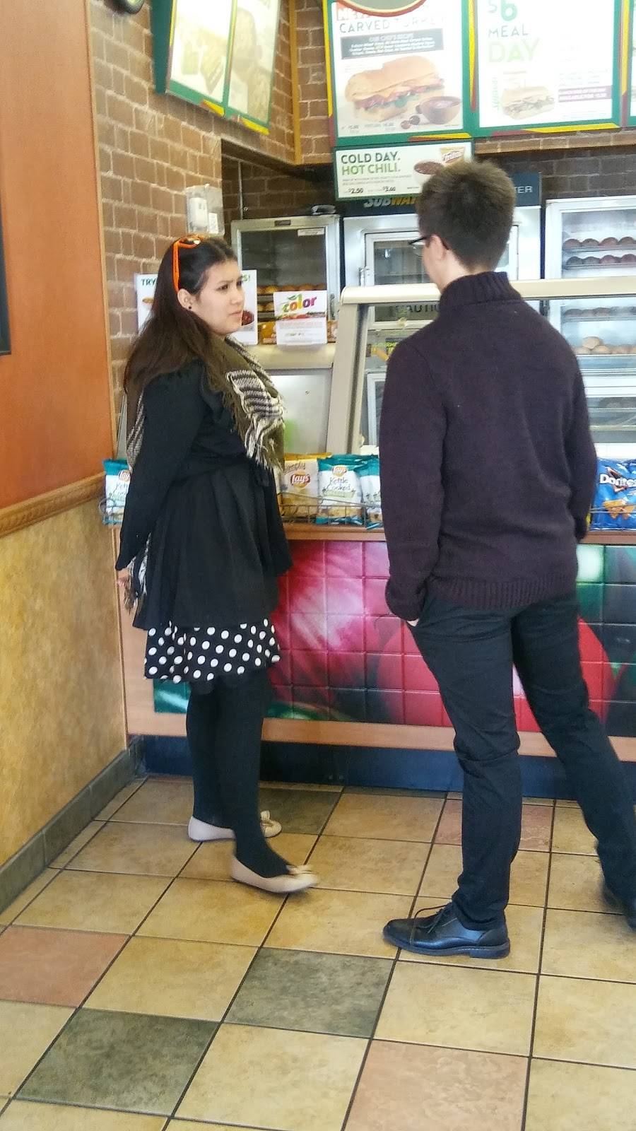 Subway Restaurants | restaurant | 400 S 8th St, West Dundee, IL 60118, USA | 8474288448 OR +1 847-428-8448