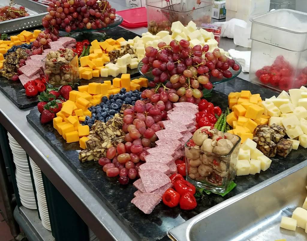 Seasons Restaurant | restaurant | 1 Dye Club Dr, St Charles, MO 63304, USA | 6364778960 OR +1 636-477-8960