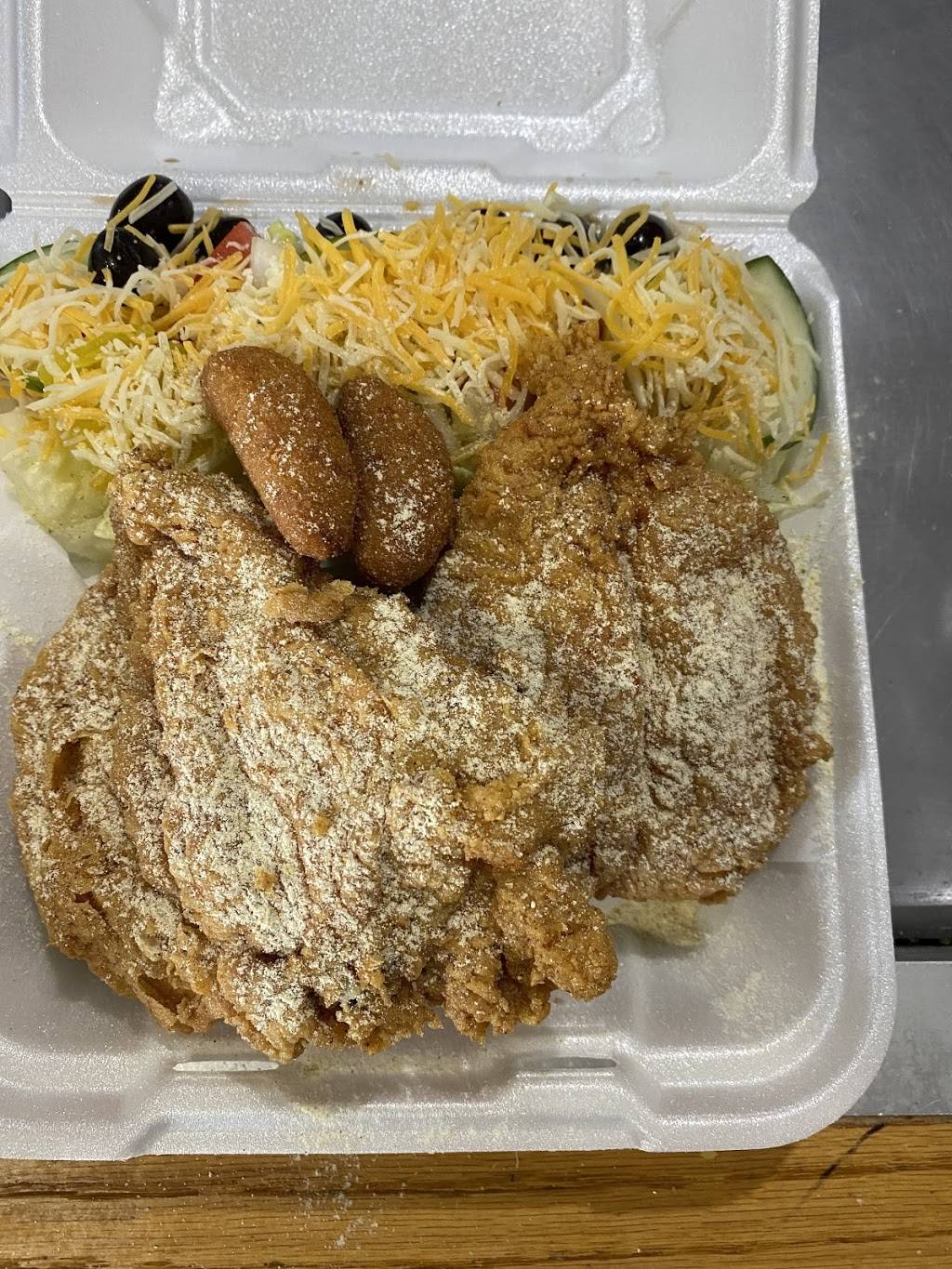 Sharks Fish & Chicken Chicago Style | restaurant | 2028 Watson Blvd, Warner Robins, GA 31093, USA | 4782252966 OR +1 478-225-2966