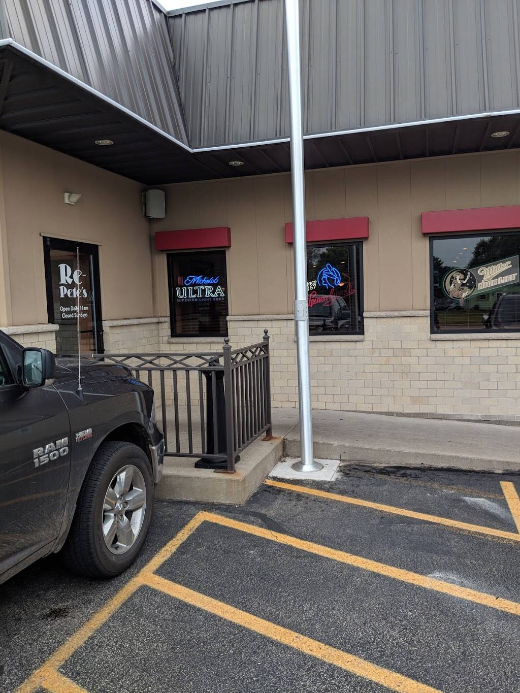 Re-Petes Saloon & Grill | restaurant | 300 Gebhardt Rd, Black River Falls, WI 54615, USA | 7152843322 OR +1 715-284-3322