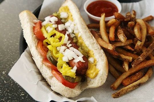 Dave & Tonys Premium Burger Joint | restaurant | 12766 Olive Blvd, Creve Coeur, MO 63141, USA | 3144395100 OR +1 314-439-5100