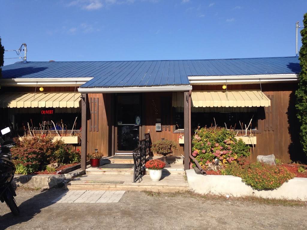 Pineview | restaurant | 322 Route 105, Low, QC J0X 2C0, Canada | 8194223517 OR +1 819-422-3517
