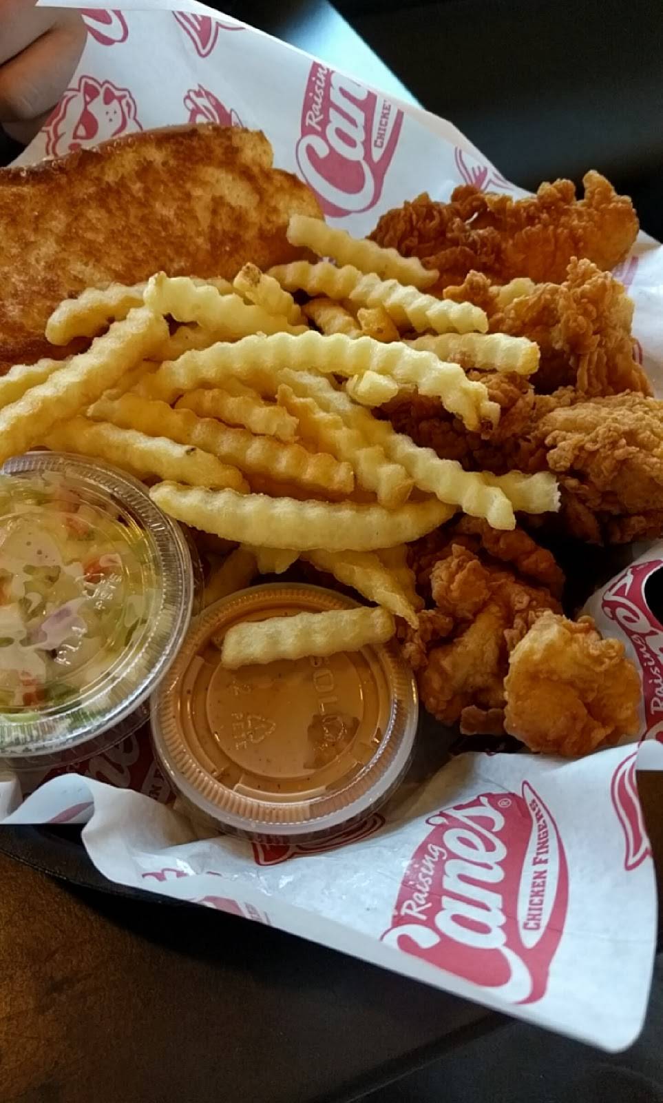 Raising Canes Chicken Fingers | meal takeaway | 2030 Harrodsburg Rd, Lexington, KY 40503, USA | 8592780015 OR +1 859-278-0015