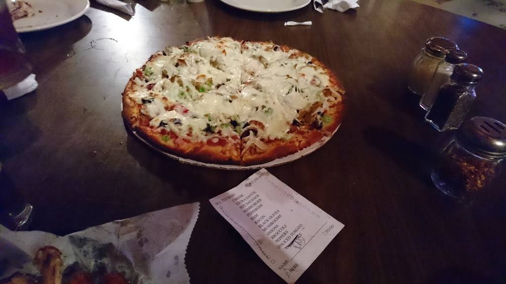 MJ Tuckers Pizza & Pub | restaurant | 61 S Main St, Sandisfield, MA 01255, USA | 4132584040 OR +1 413-258-4040