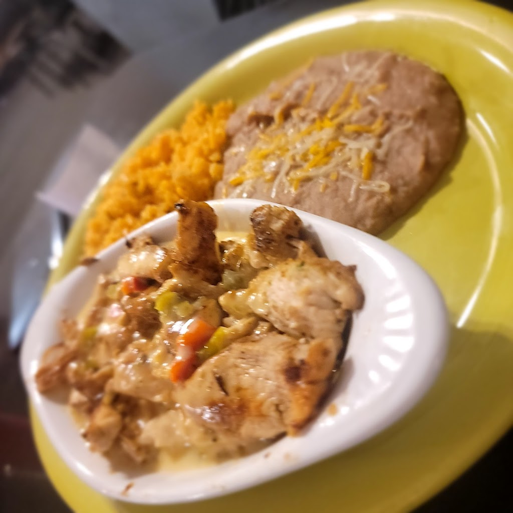 Peppers Mexican Bar and Grill | restaurant | 221 Main St, Halstead, KS 67056, USA | 3168357003 OR +1 316-835-7003