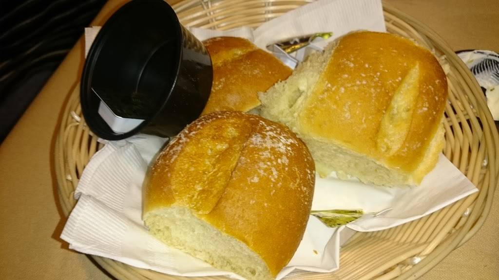 Barnyard & Carriage House | restaurant | 754 Totowa Rd, Totowa, NJ 07512, USA | 9739428229 OR +1 973-942-8229