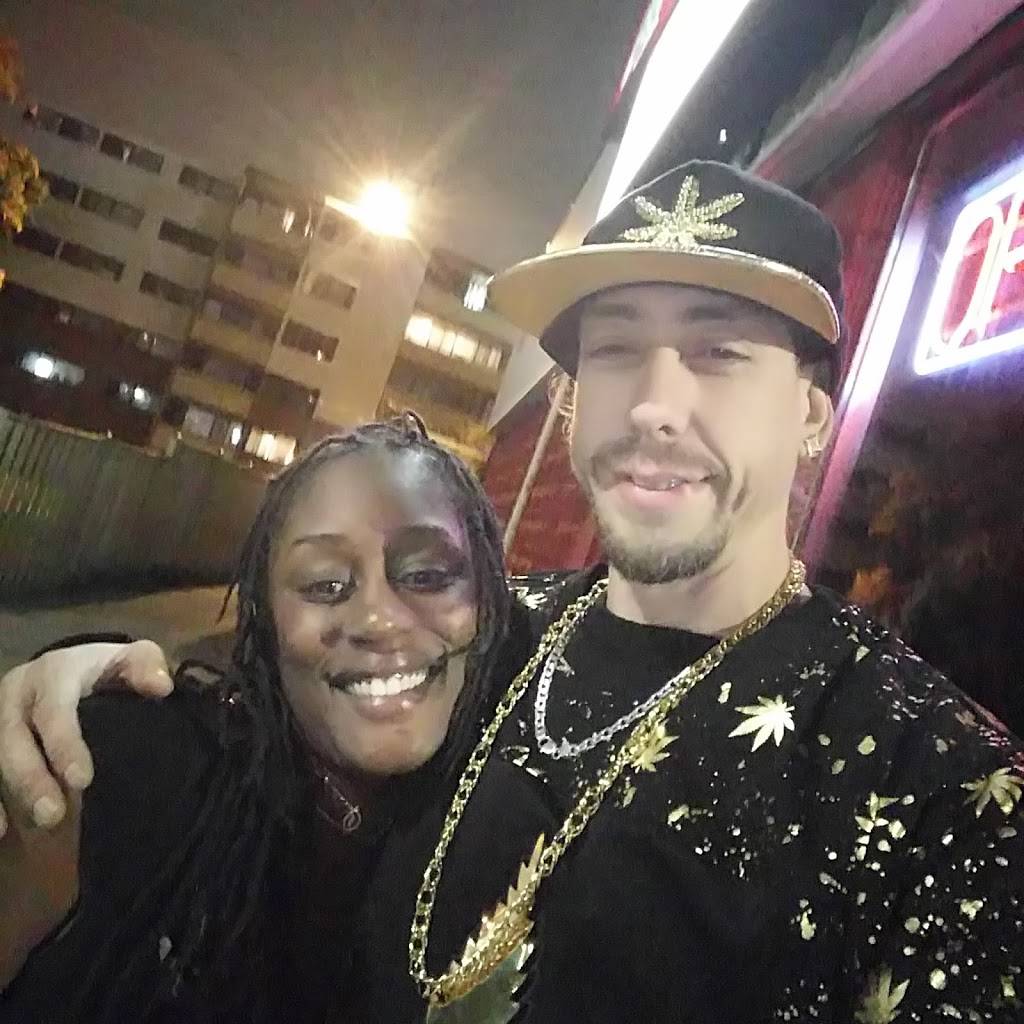 Excuses Dining Lounge | restaurant | 504 Simcoe St S, Oshawa, ON L1H 4J8, Canada | 9054323755 OR +1 905-432-3755