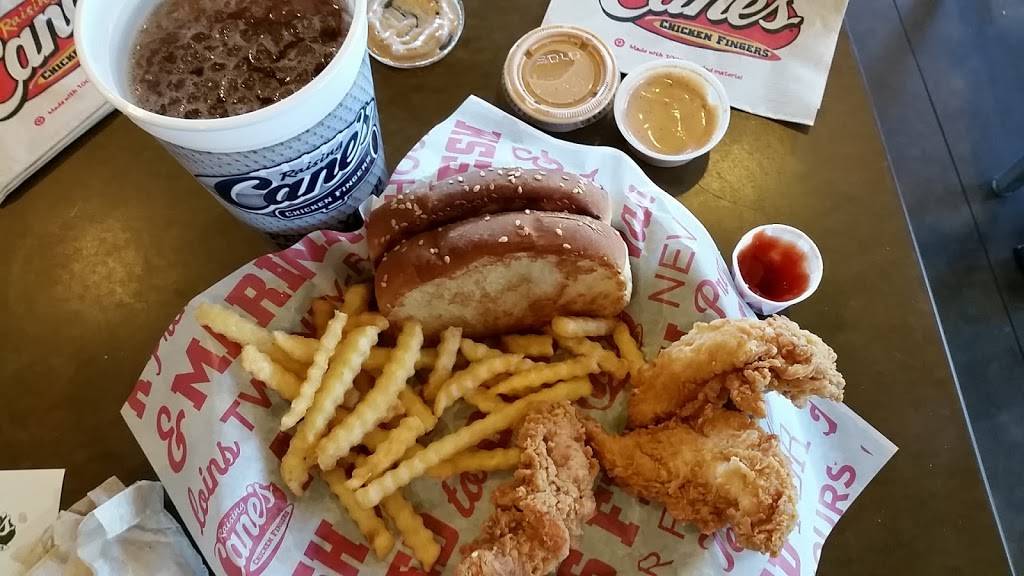 Raising Canes Chicken Fingers | meal takeaway | 4100 Belt Line Rd, Addison, TX 75001, USA | 9728517960 OR +1 972-851-7960