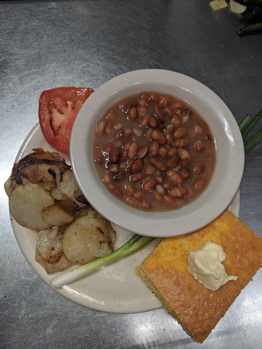 On the Rox | restaurant | 2402, 214 S Broadway St, Seymour, IN 47274, USA | 8125228359 OR +1 812-522-8359