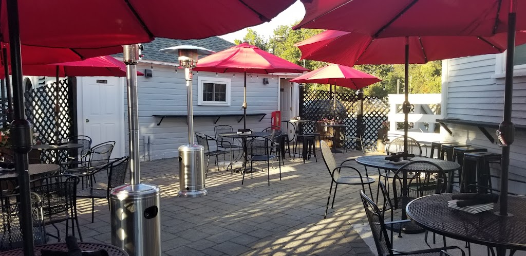 Cedar House Restaurant & Bar | restaurant | 100 Main St, Walpole, MA 02081, USA | 5088612342 OR +1 508-861-2342