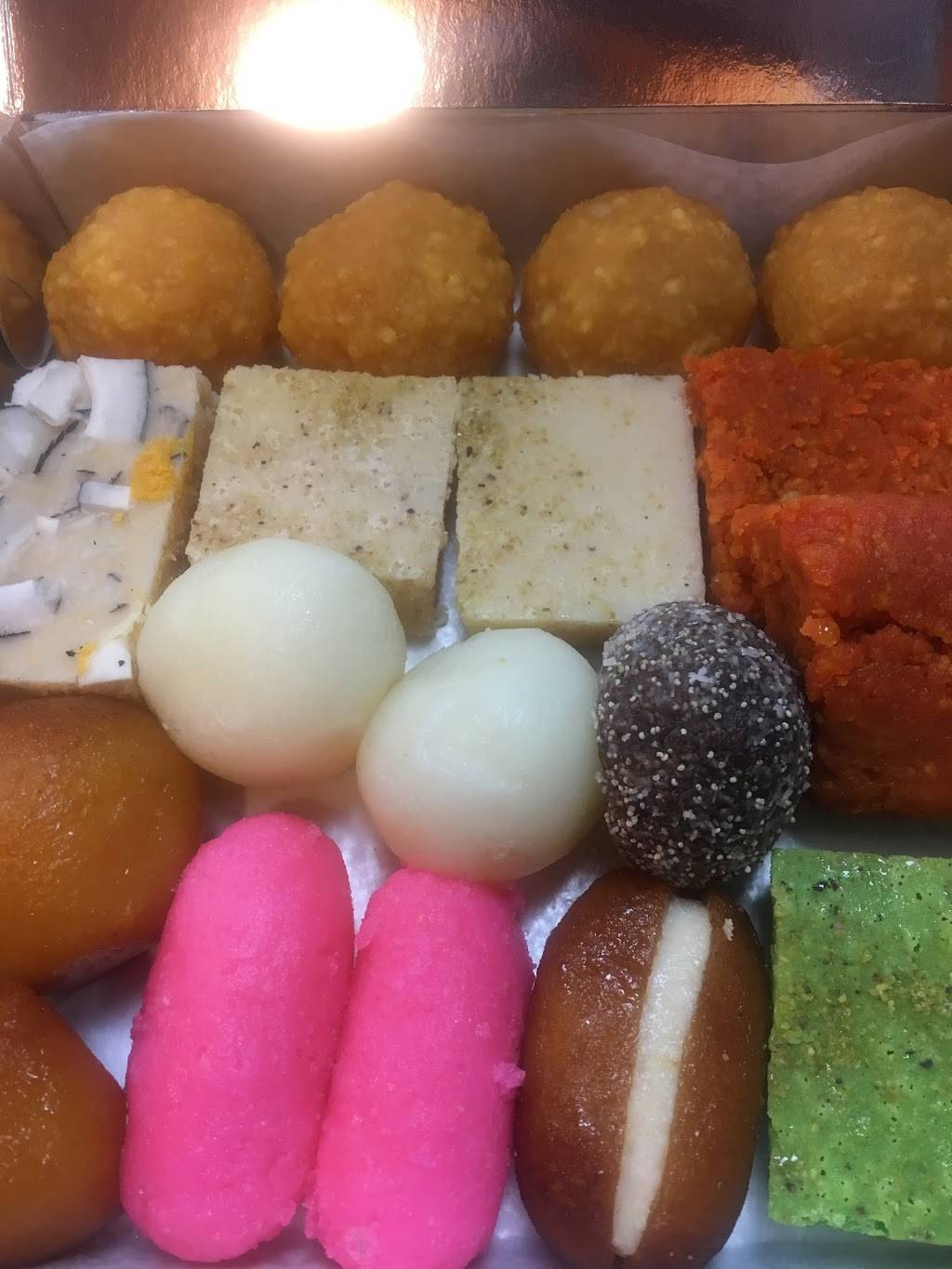 Capital Sweet and Samosa | restaurant | 62 Overlea Blvd, East York, ON M4H 1C4, Canada | 4164676060 OR +1 416-467-6060