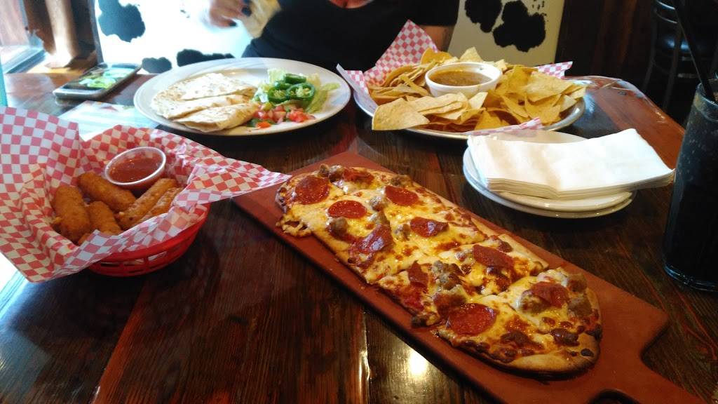 Skooters Roadhouse | restaurant | 700 W Jefferson St, Shorewood, IL 60404, USA | 8157994700 OR +1 815-799-4700