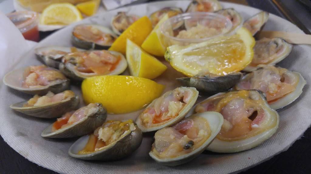 Johnnys Reef | restaurant | 2 City Island Ave, Bronx, NY 10464, USA | 7188852086 OR +1 718-885-2086