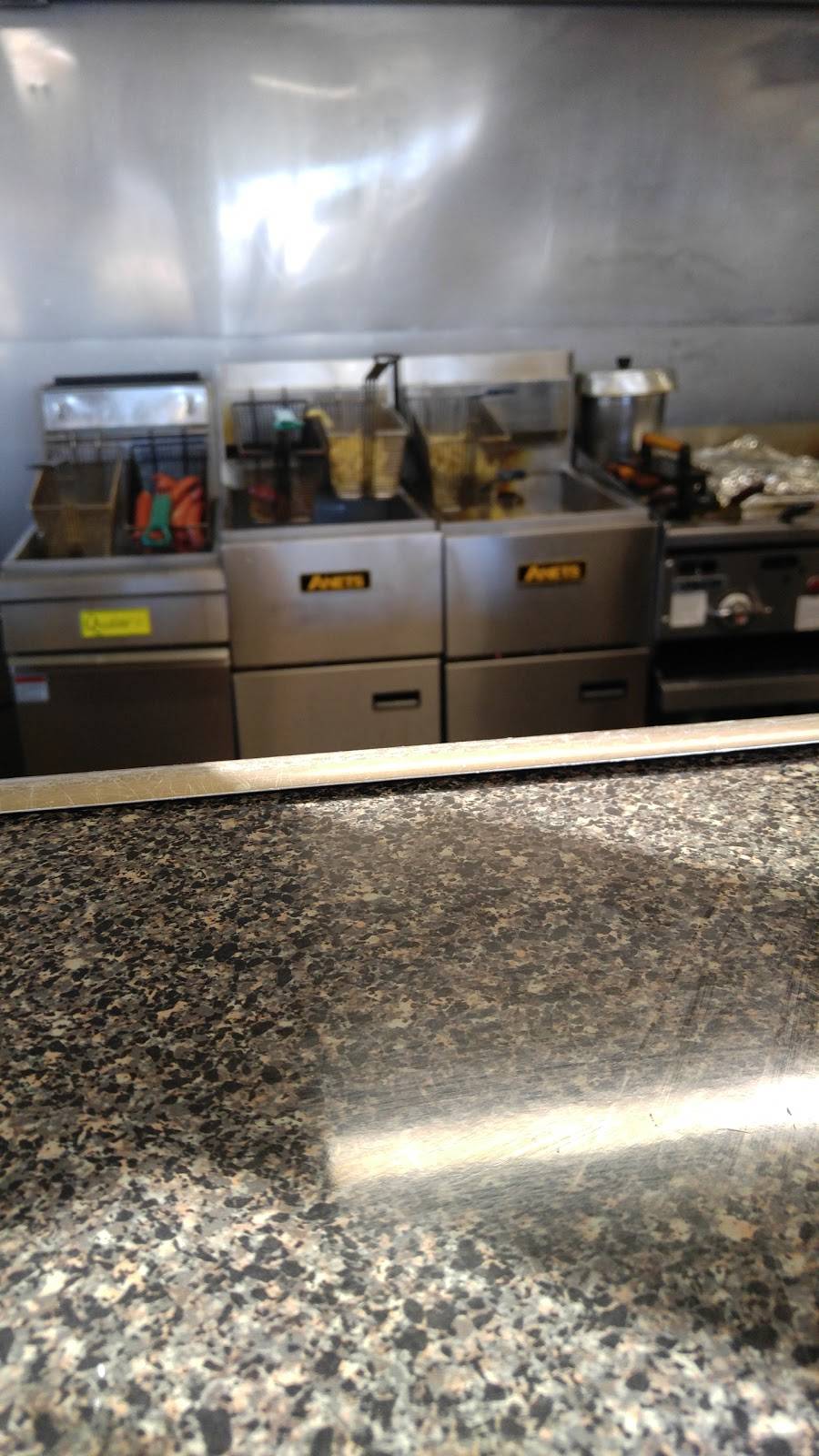 Als Under the L | restaurant | 2908 W Lake St, Chicago, IL 60612, USA | 7738261239 OR +1 773-826-1239