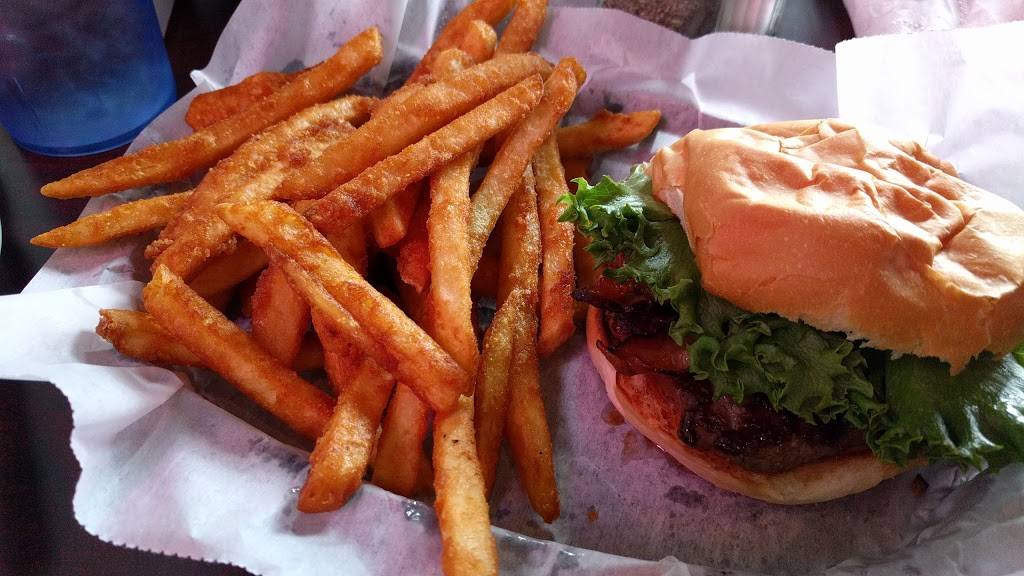 Eagles Nest Sports Bar-Grill | restaurant | 1914 Campbell Rd, La Crosse, WI 54601, USA | 6087823969 OR +1 608-782-3969