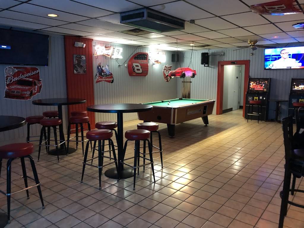 The Gym Party Bar & Grill | night club | 2279 Hubbell Ave, Des Moines, IA 50317, USA | 5152631186 OR +1 515-263-1186