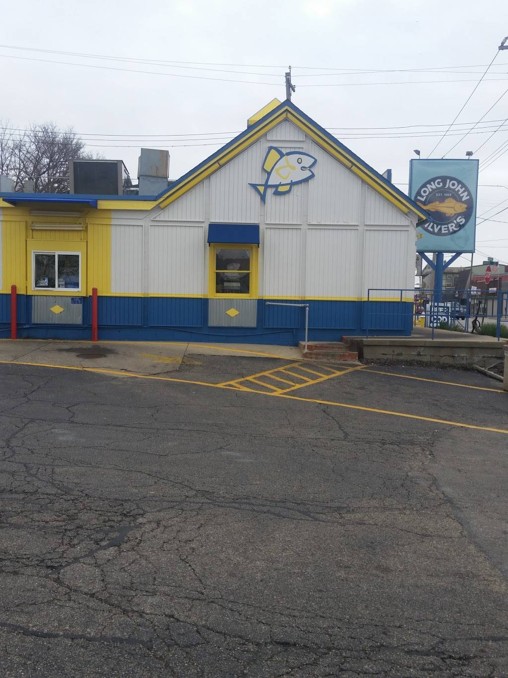 Long John Silvers | restaurant | 3600 Harrison Ave, Cincinnati, OH 45211, USA | 5136626615 OR +1 513-662-6615