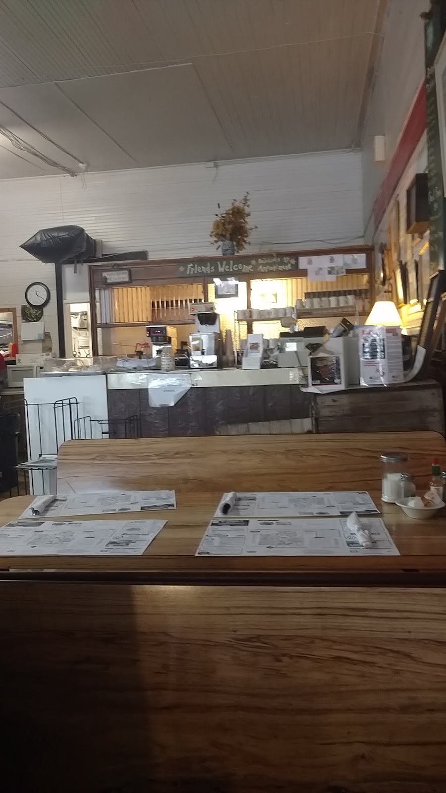 Moms Kitchen Cafe | restaurant | 101 S Washington St, Otis, CO 80743, USA | 9702463414 OR +1 970-246-3414