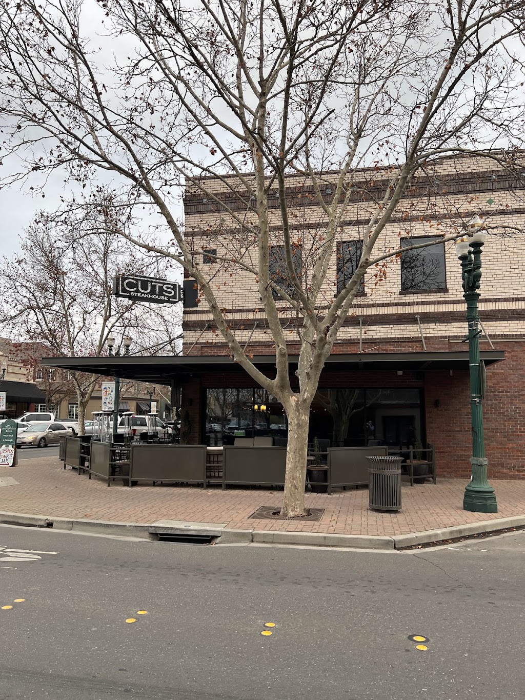 Cuts Steakhouse | restaurant | 142 W Main St, Turlock, CA 95380, USA | 2096331300 OR +1 209-633-1300