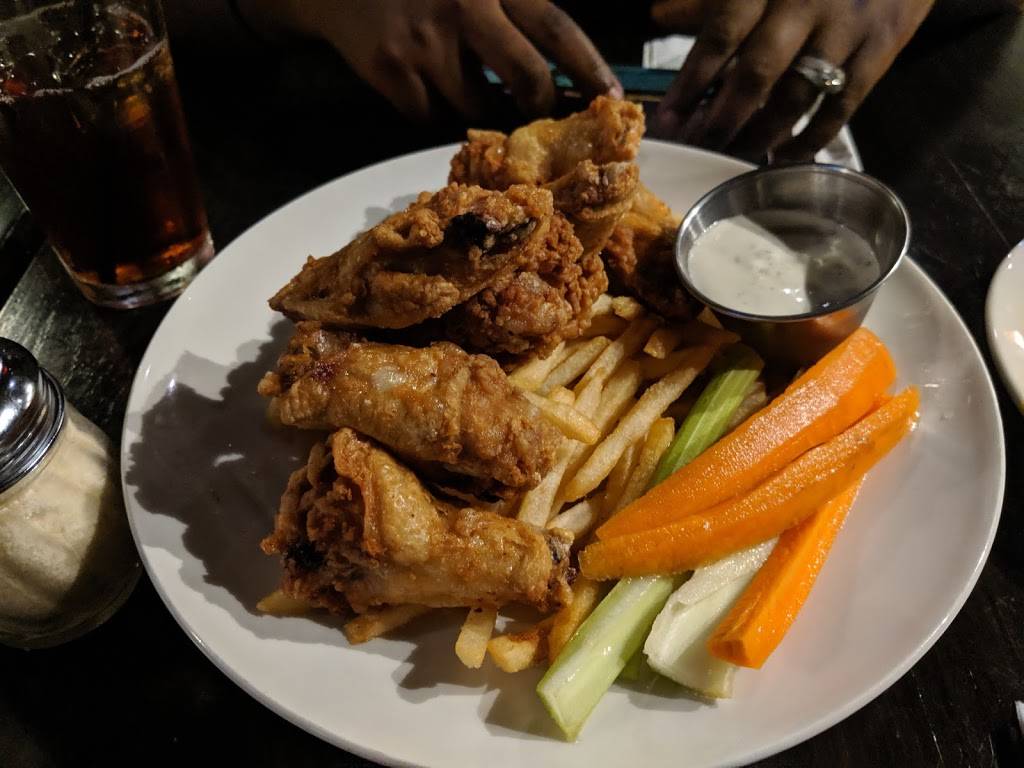 Ginos East - Nashville | restaurant | 311 3rd Ave S, Nashville, TN 37201, USA | 6153235300 OR +1 615-323-5300