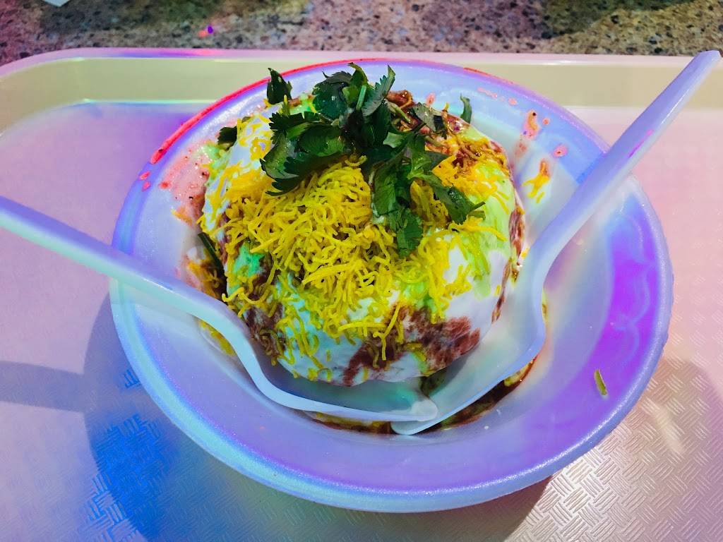 Chat Hut | restaurant | 7106 Airport Rd, Mississauga, ON L4T 2G8, Canada | 9056722428 OR +1 905-672-2428