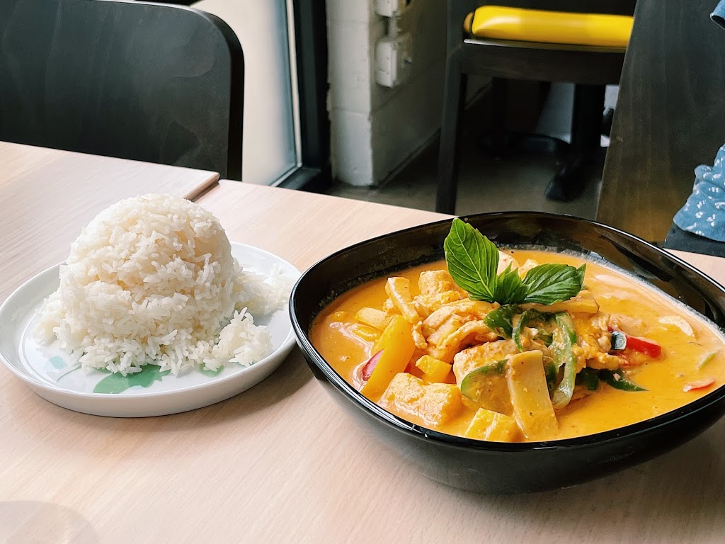 Pineapples Thai Kitchen | restaurant | 722 Preston Ave Ste.103, Charlottesville, VA 22903, USA | 4342022366 OR +1 434-202-2366