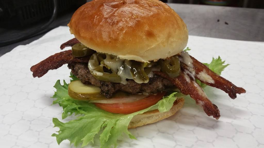 Walt & Maries Country Market & Cafe | restaurant | 44947 W Red Arrow Hwy, Paw Paw, MI 49079, USA | 2696577570 OR +1 269-657-7570